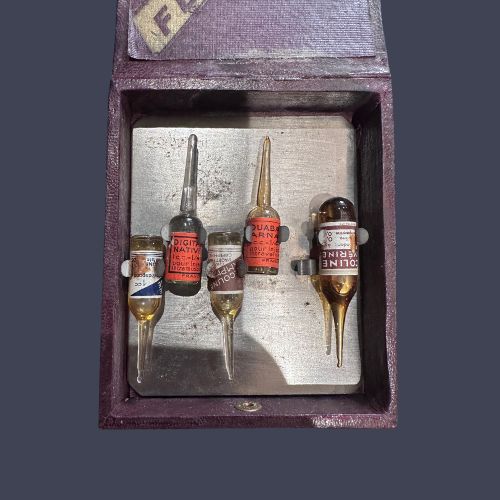 Étui cuir « Fluodyle » — nécessaire d&rsquo;urgence trousse médicale ancienne