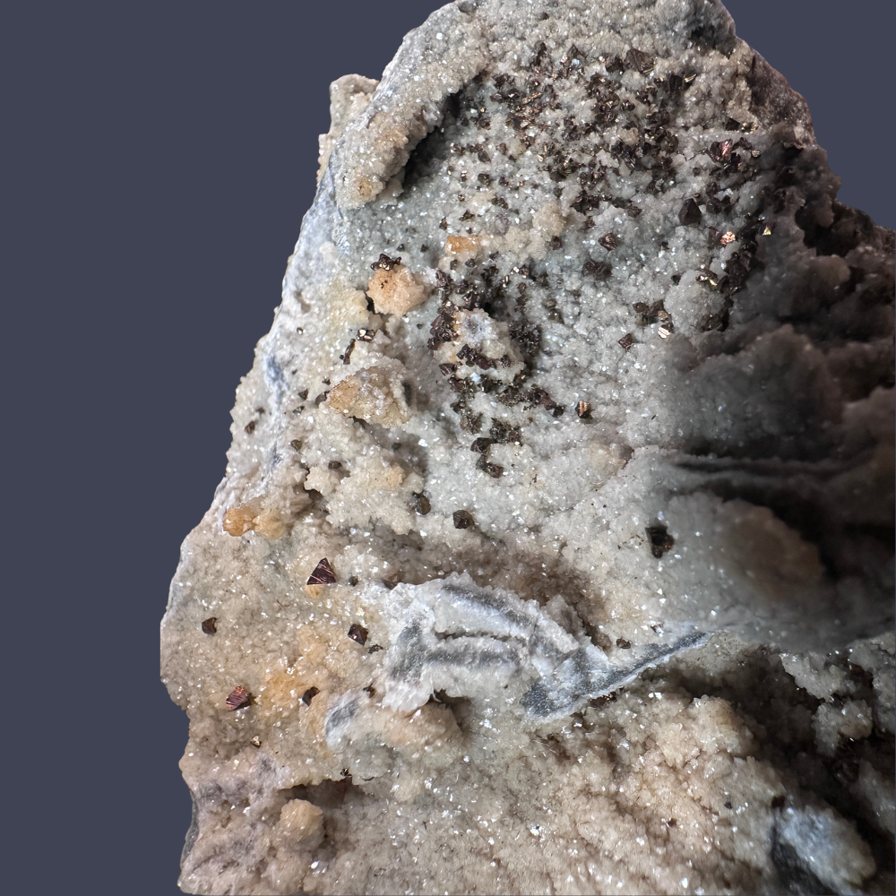 Chalcopyrite Brute — Bloc Minéral à Inclusions Dorées